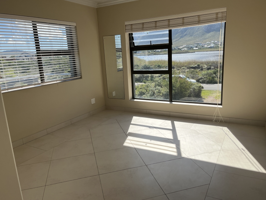 To Let 3 Bedroom Property for Rent in Bettys Bay Western Cape